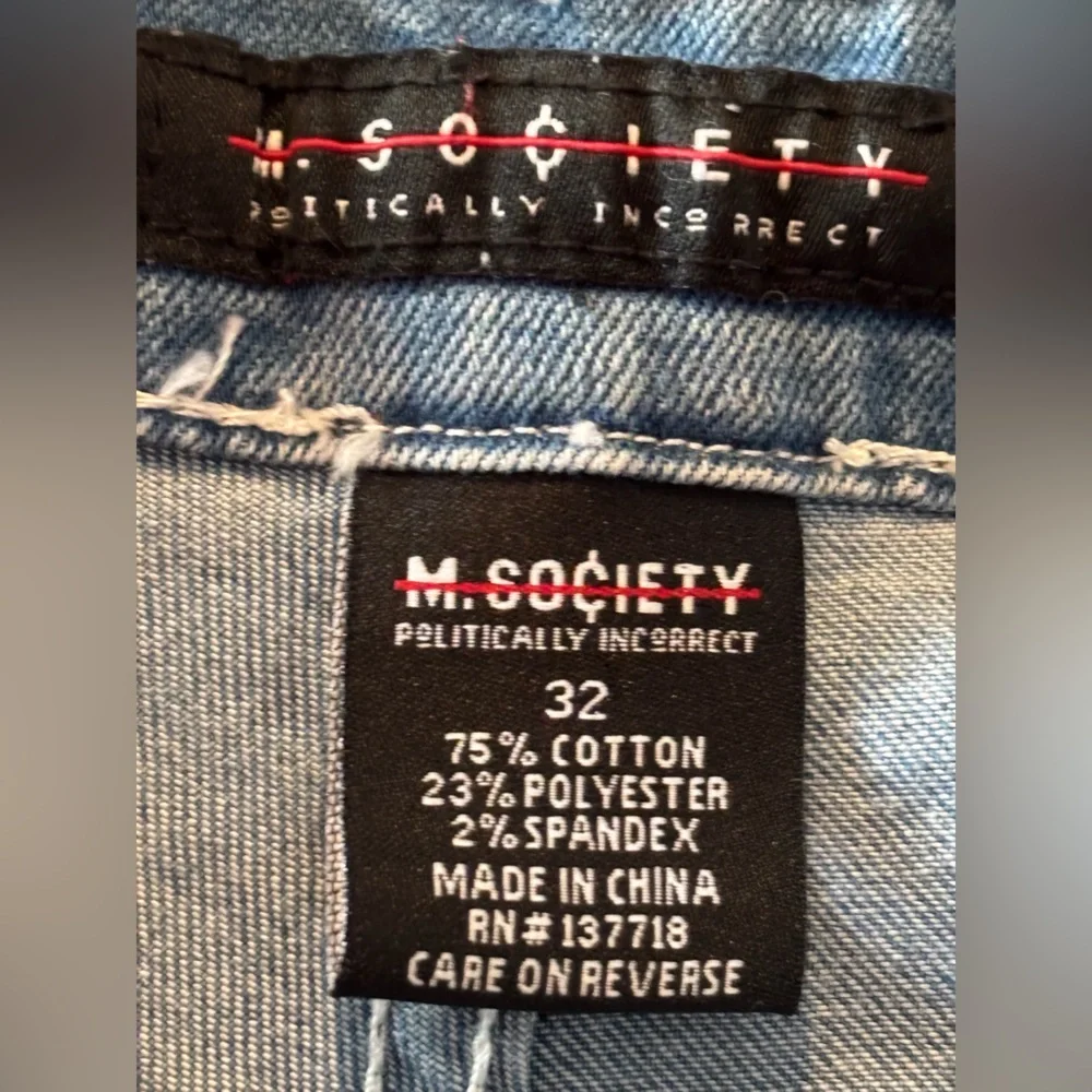 M. Society Shorts Men’s Yellow Sequins Size 32‎